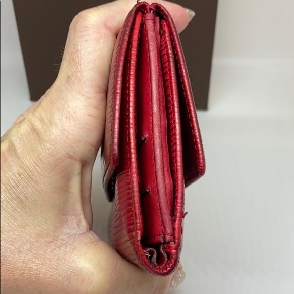 Louis Vuitton Epi Compact Wallet - Picture 12 of 13